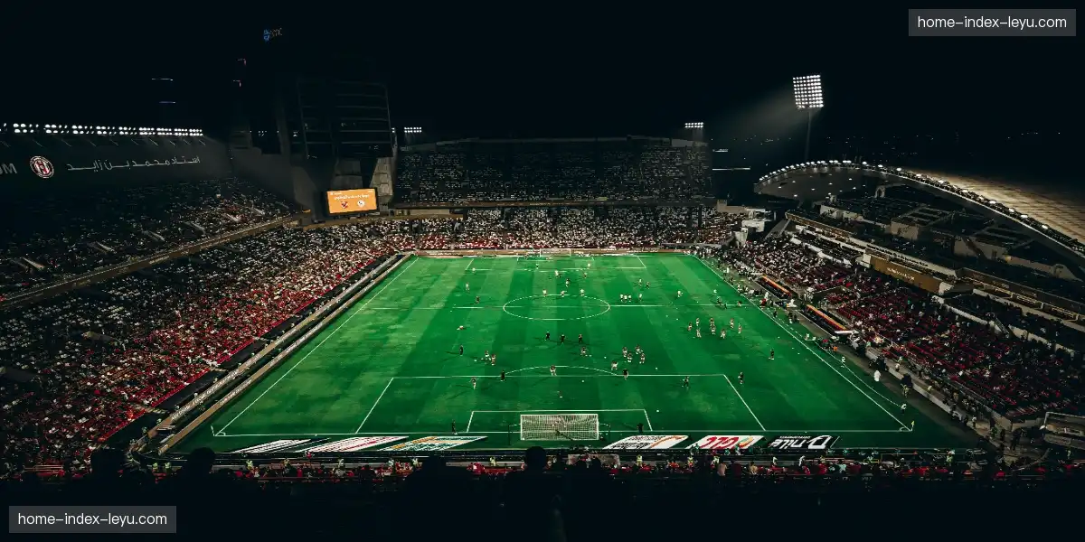 📸 教练将冠军奖杯递给母亲,养育之恩永不忘,热血铸就传奇!👵